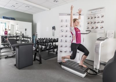 Frau macht Yoga