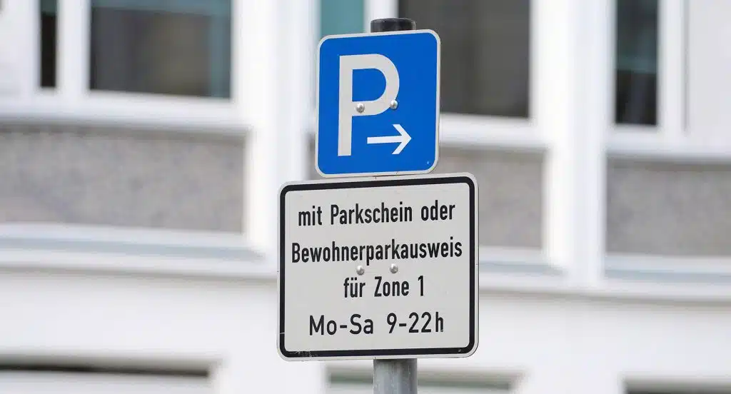 Anwohnerparken-Schild in einer Straße