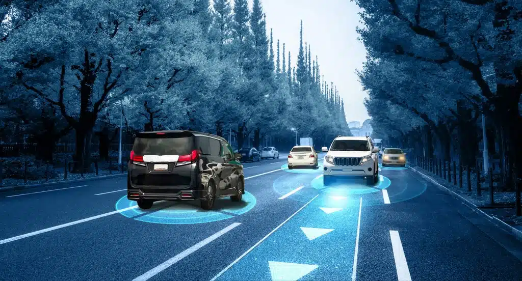 Zwei selbstfahrende Autos auf der Straße