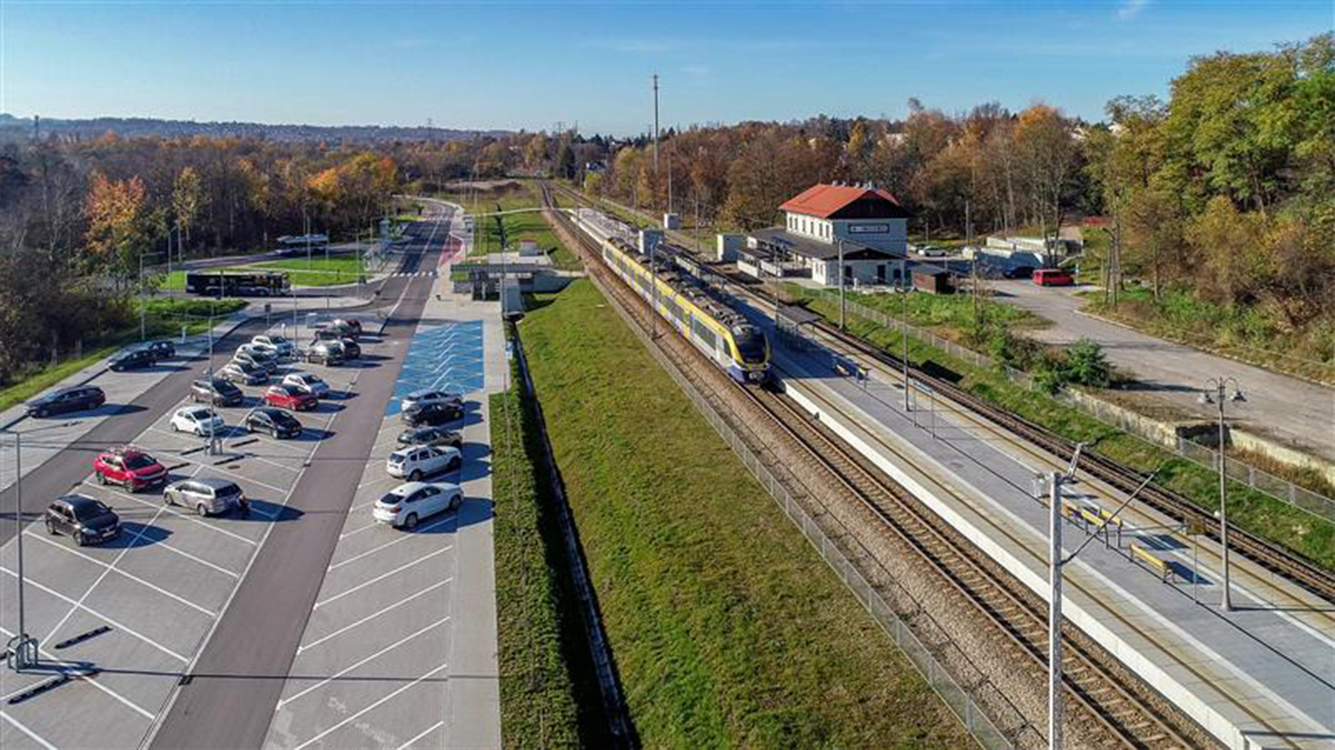 Blick von einer Autobahnbrücke.
