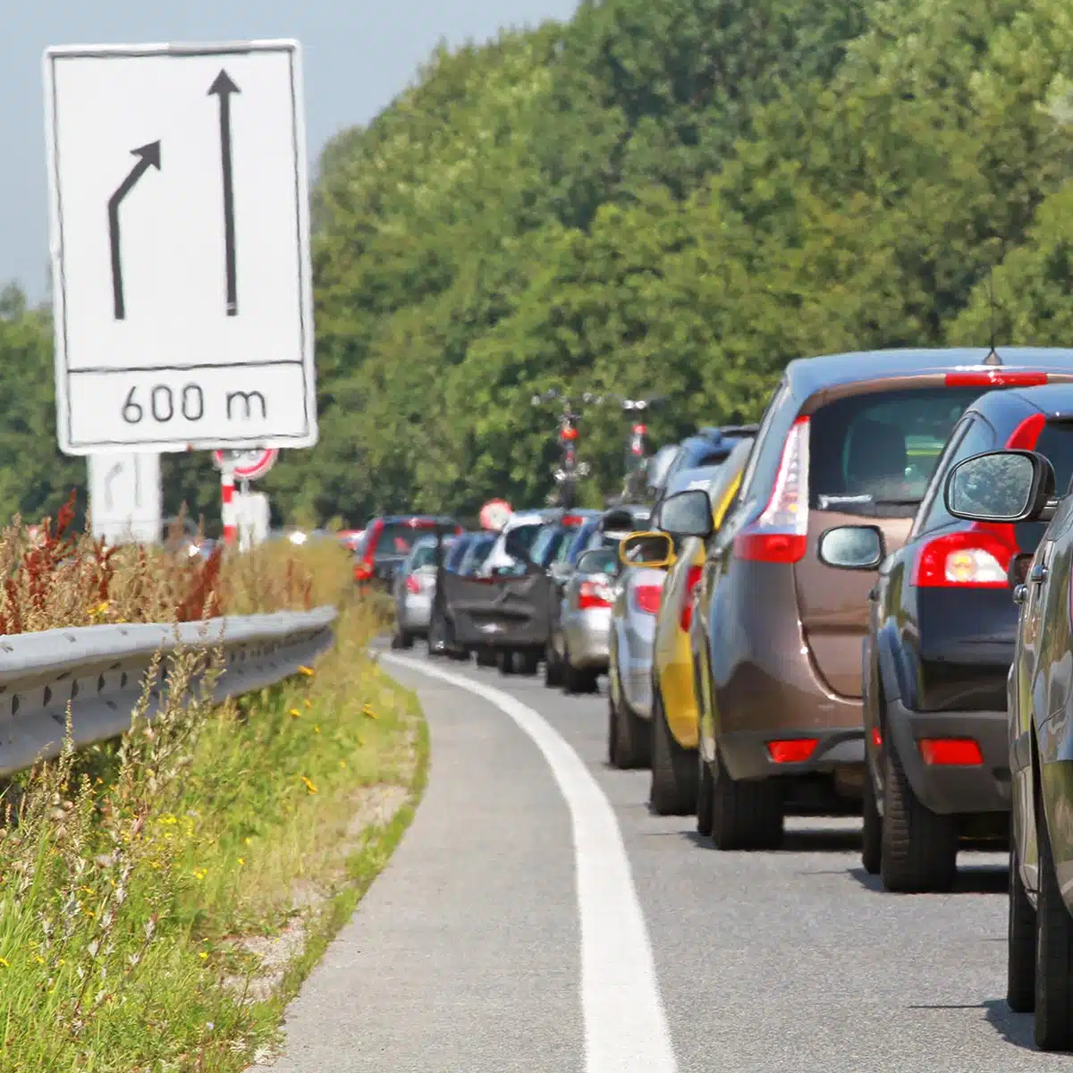 Reißverschlussverfahren vor einer Fahrbahnverengung