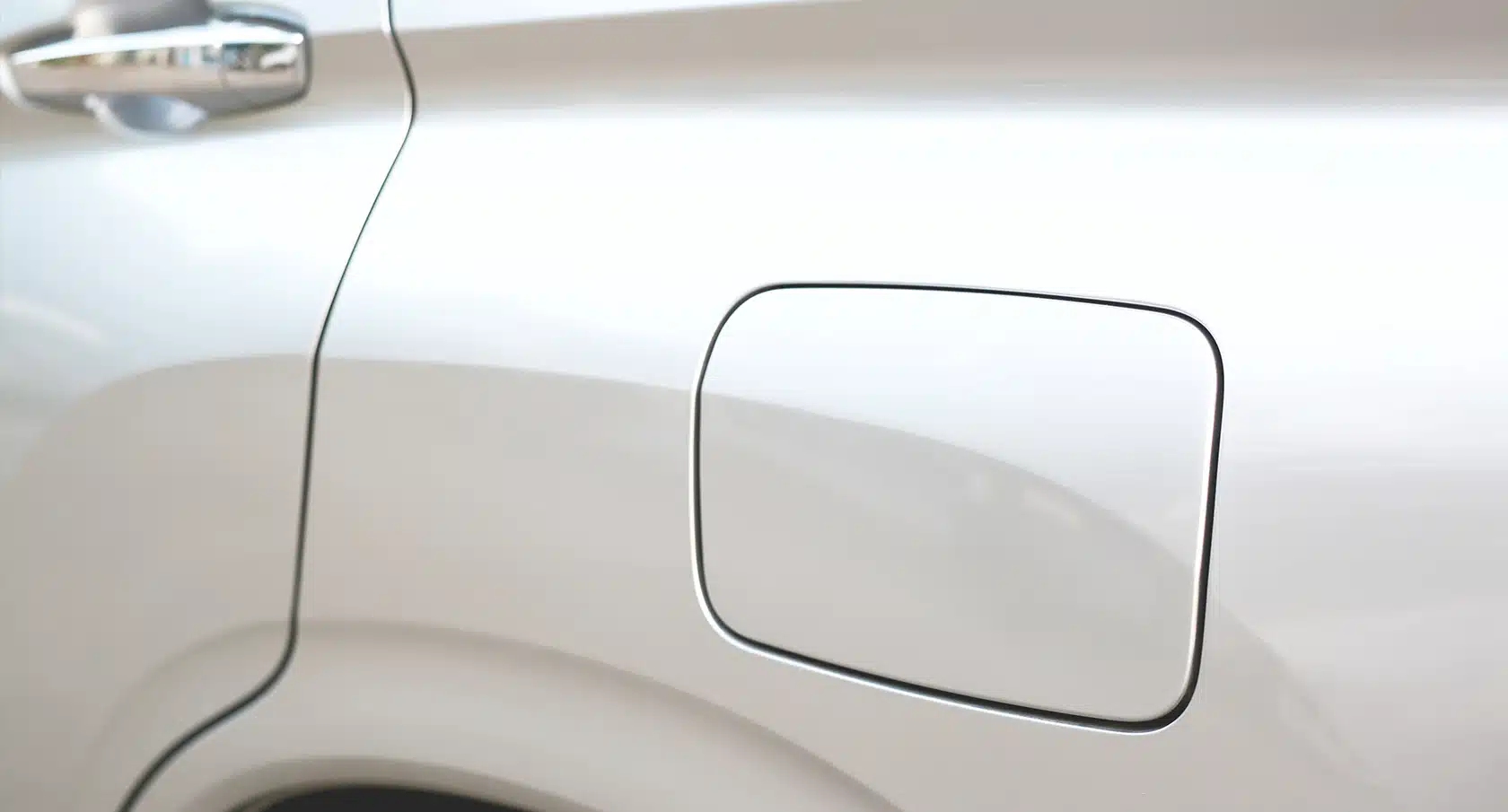 Tankdeckel von einem Auto in Großaufnahme