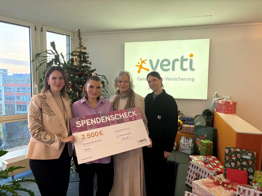 Spendenübergabe für Haus Pius