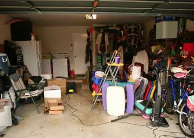 Unordentliche Garage