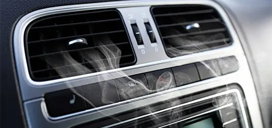 Schlechte Gerüche im Auto entfernen – unsere Tipps