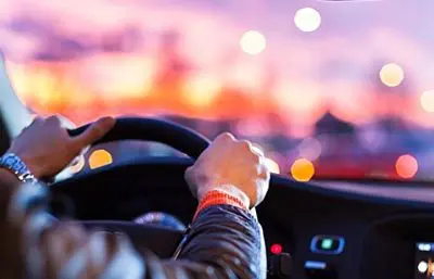 Autofahrer in der Nacht