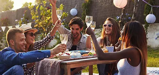 Nachbarn Feiern Jedes Wochenende Im Garten Partylärm vom Nachbarn – so können Sie sich wehren